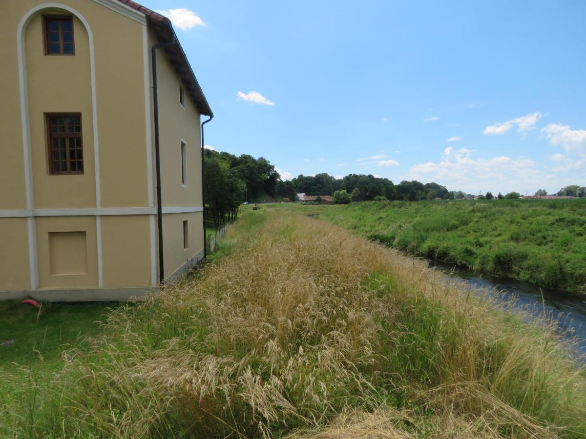Mill House Apartment And Camping Лютомер Екстериор снимка