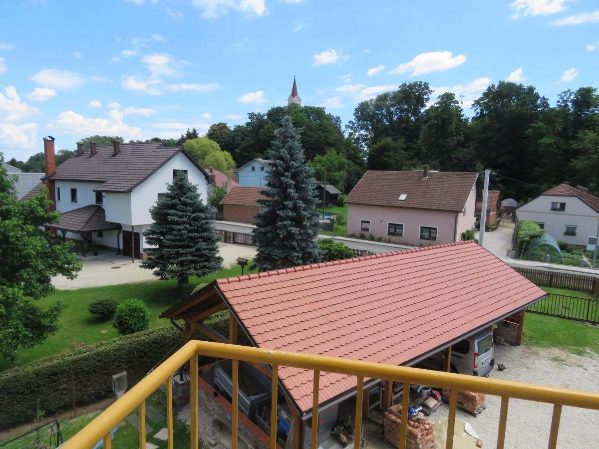 Mill House Apartment And Camping Лютомер Екстериор снимка