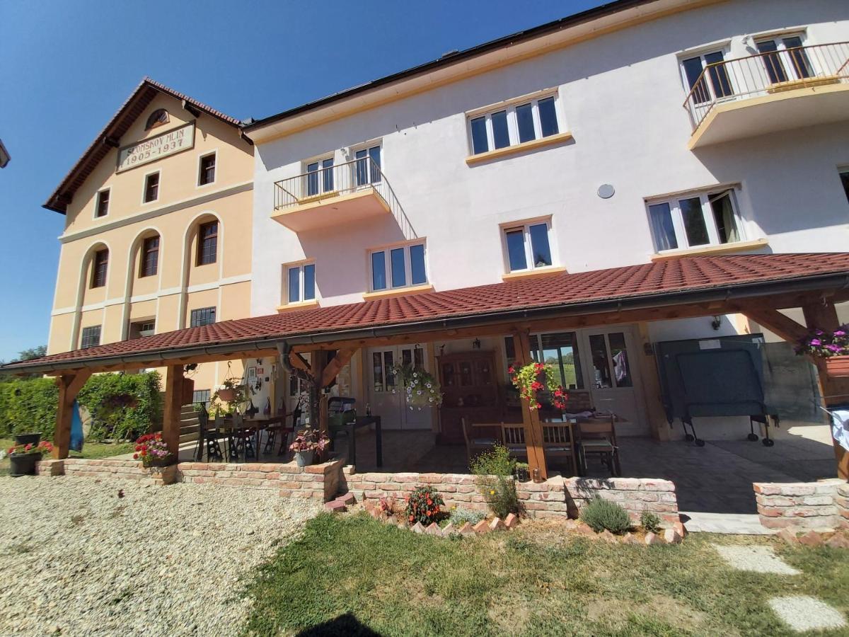 Mill House Apartment And Camping Лютомер Екстериор снимка