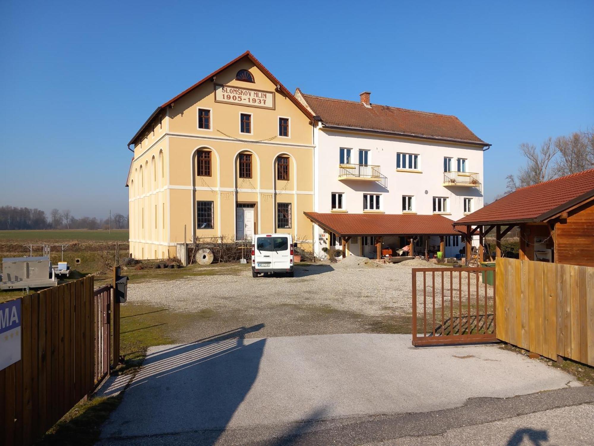 Mill House Apartment And Camping Лютомер Екстериор снимка