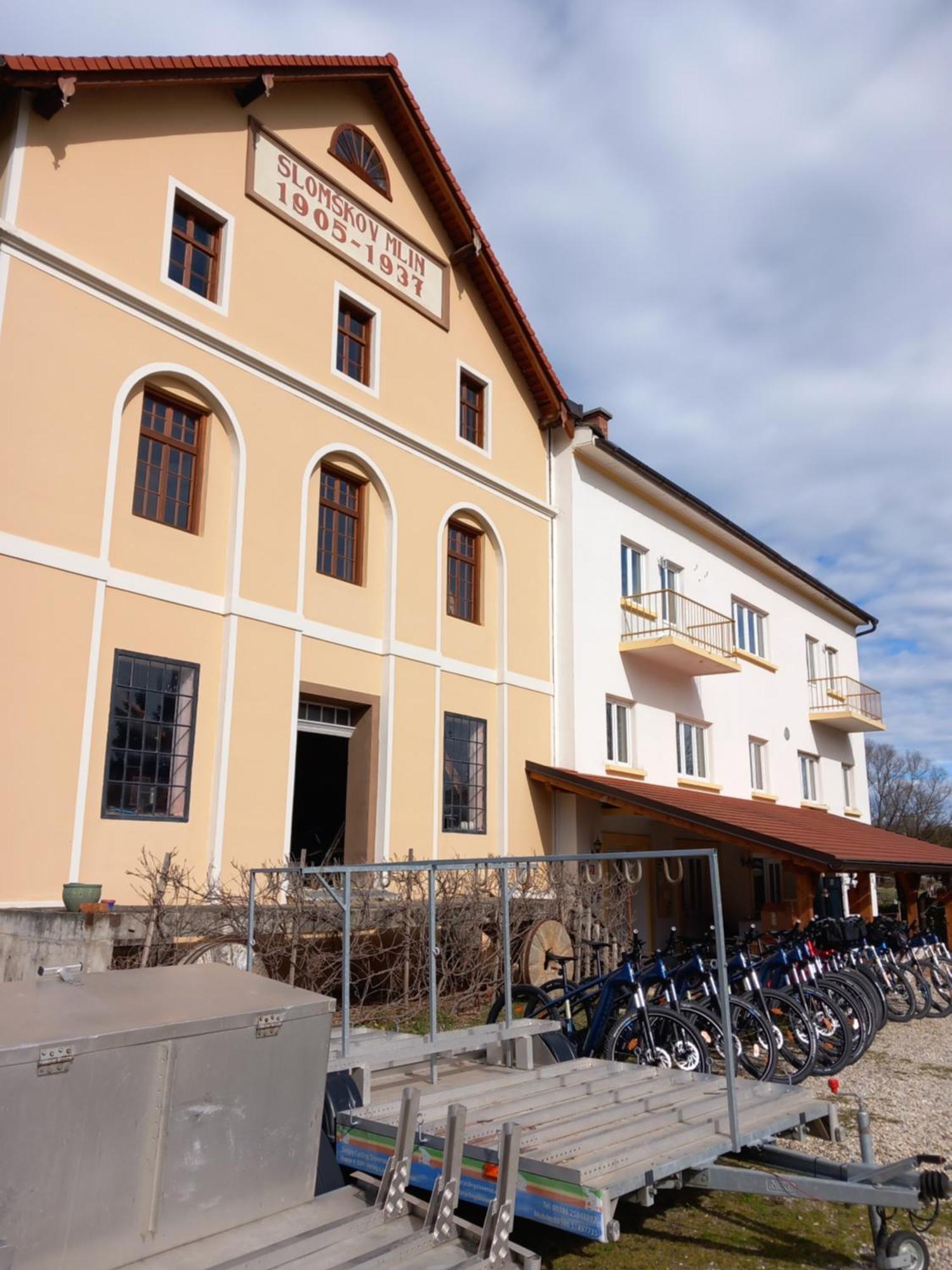 Mill House Apartment And Camping Лютомер Екстериор снимка