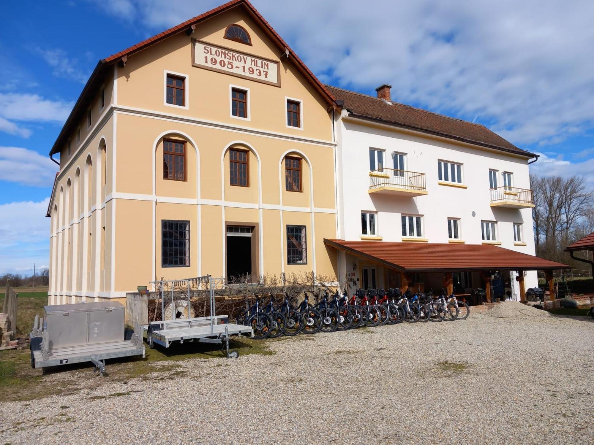 Mill House Apartment And Camping Лютомер Екстериор снимка