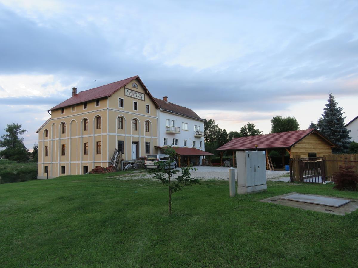 Mill House Apartment And Camping Лютомер Екстериор снимка