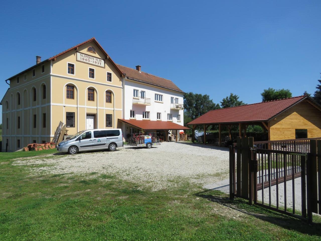 Mill House Apartment And Camping Лютомер Екстериор снимка